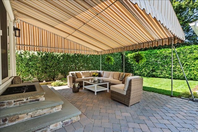 94 Roosevelt Street, Garden City, NY 11530