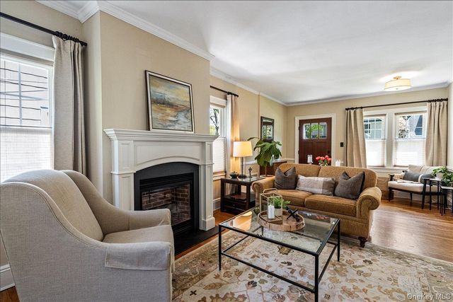 94 Roosevelt Street, Garden City, NY 11530
