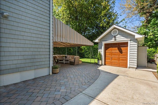 94 Roosevelt Street, Garden City, NY 11530