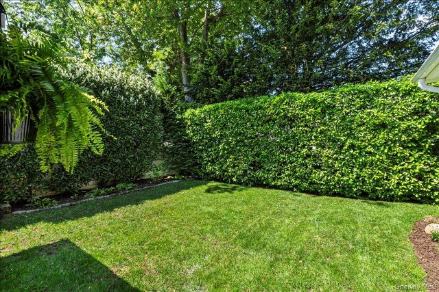 94 Roosevelt Street, Garden City, NY 11530
