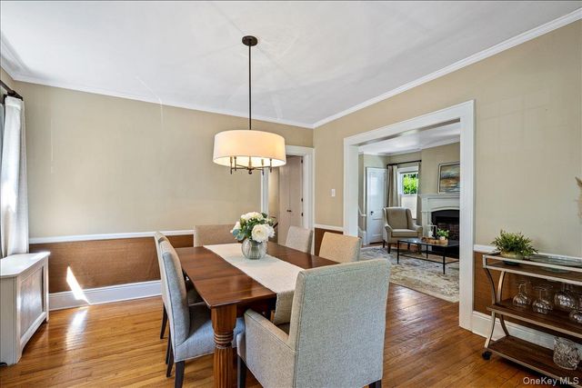 94 Roosevelt Street, Garden City, NY 11530