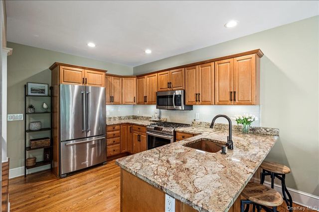 94 Roosevelt Street, Garden City, NY 11530