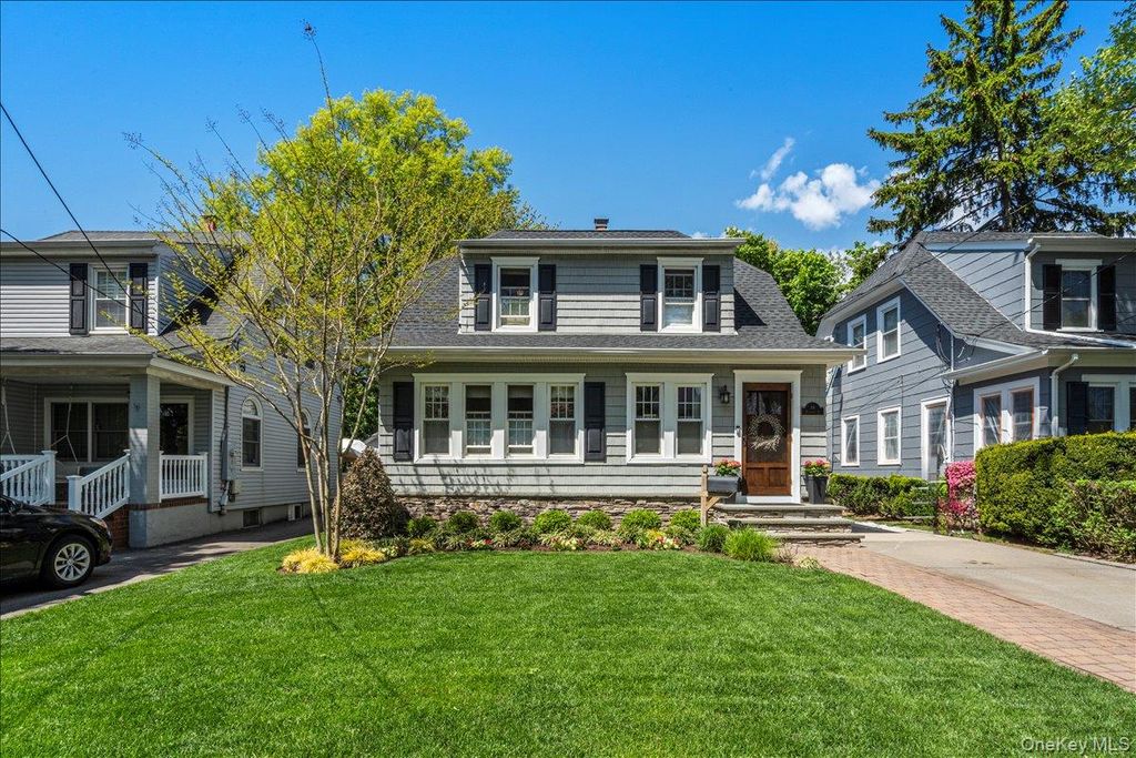 94 Roosevelt Street, Garden City, NY 11530