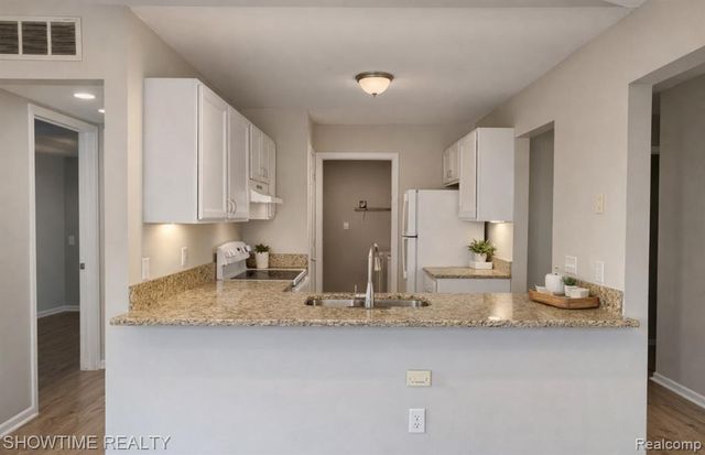 30671 Hidden Pines Lane, Roseville, MI 48066