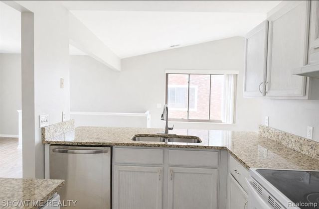 30671 Hidden Pines Lane, Roseville, MI 48066