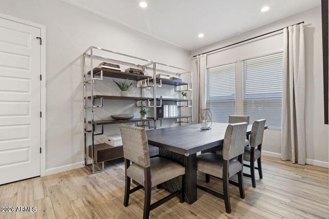 5122 E VILLAGE Drive, Scottsdale, AZ 85254