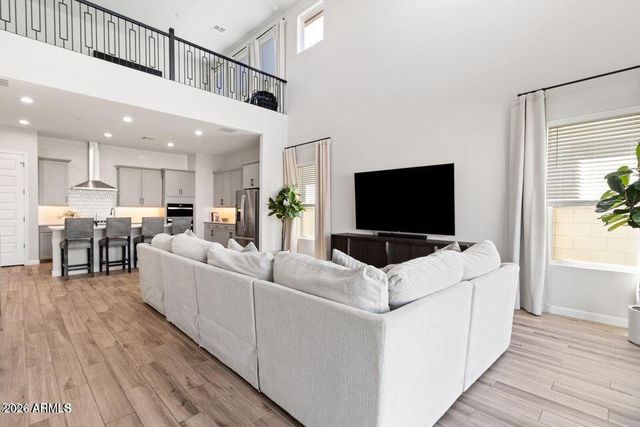 5122 E VILLAGE Drive, Scottsdale, AZ 85254