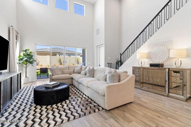 5122 E VILLAGE Drive, Scottsdale, AZ 85254