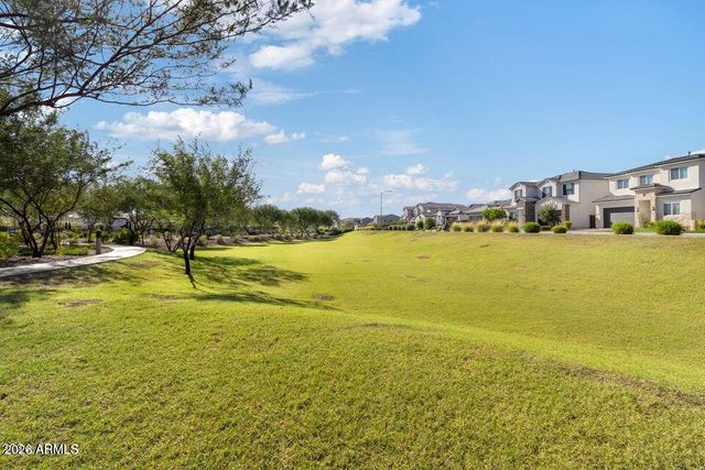 5122 E VILLAGE Drive, Scottsdale, AZ 85254