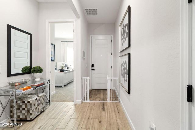 5122 E VILLAGE Drive, Scottsdale, AZ 85254