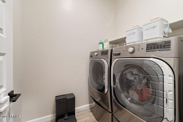 5122 E VILLAGE Drive, Scottsdale, AZ 85254