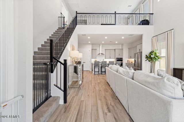 5122 E VILLAGE Drive, Scottsdale, AZ 85254