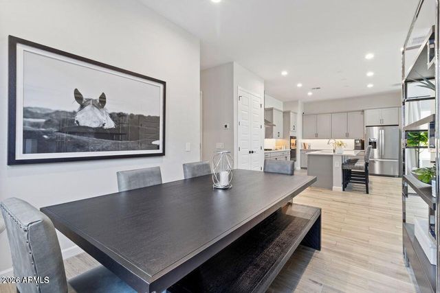 5122 E VILLAGE Drive, Scottsdale, AZ 85254