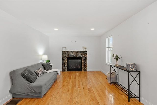 51 Valley Rd, Tewksbury, MA 01876