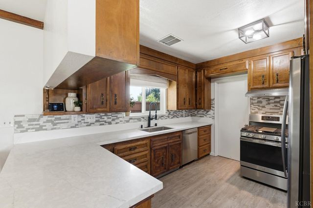 8895 14th Avenue, Hanford, CA 93230