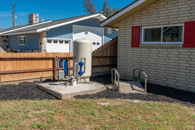 8895 14th Avenue, Hanford, CA 93230