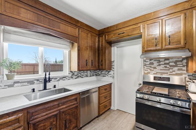 8895 14th Avenue, Hanford, CA 93230