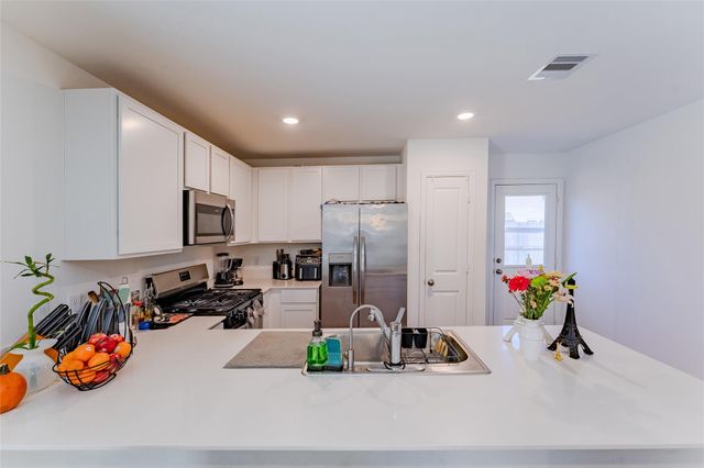 4143 Saltillo Lakes Drive, Baytown, TX 77521