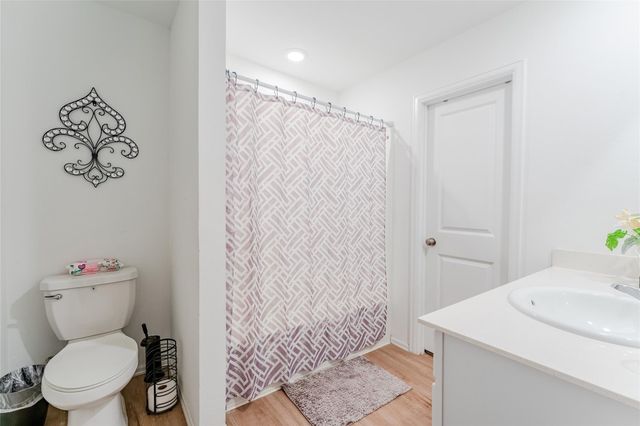 4143 Saltillo Lakes Drive, Baytown, TX 77521