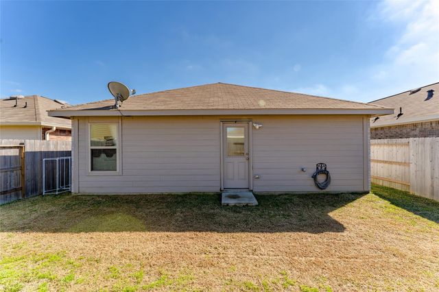 4143 Saltillo Lakes Drive, Baytown, TX 77521