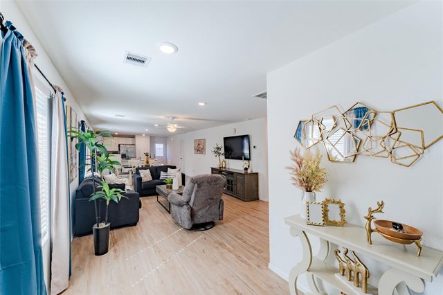 4143 Saltillo Lakes Drive, Baytown, TX 77521