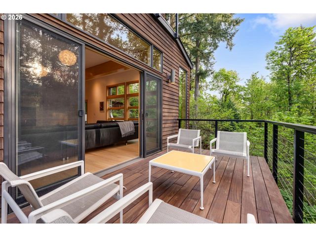 13948 Nw COUNTRY WOODS Ln, Portland, OR 97231