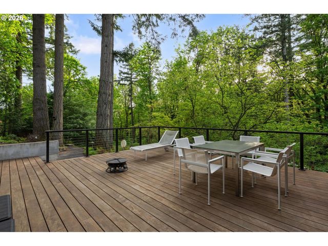 13948 Nw COUNTRY WOODS Ln, Portland, OR 97231