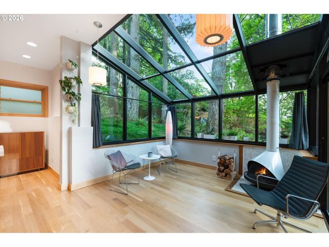 13948 Nw COUNTRY WOODS Ln, Portland, OR 97231