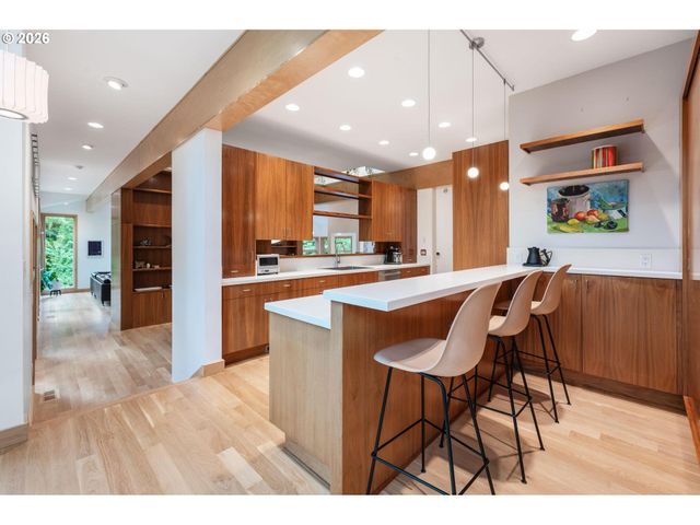13948 Nw COUNTRY WOODS Ln, Portland, OR 97231