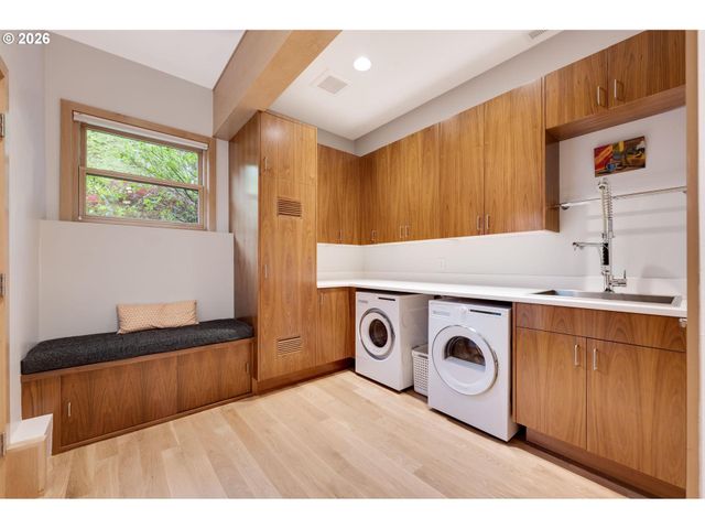 13948 Nw COUNTRY WOODS Ln, Portland, OR 97231