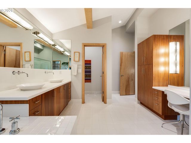 13948 Nw COUNTRY WOODS Ln, Portland, OR 97231