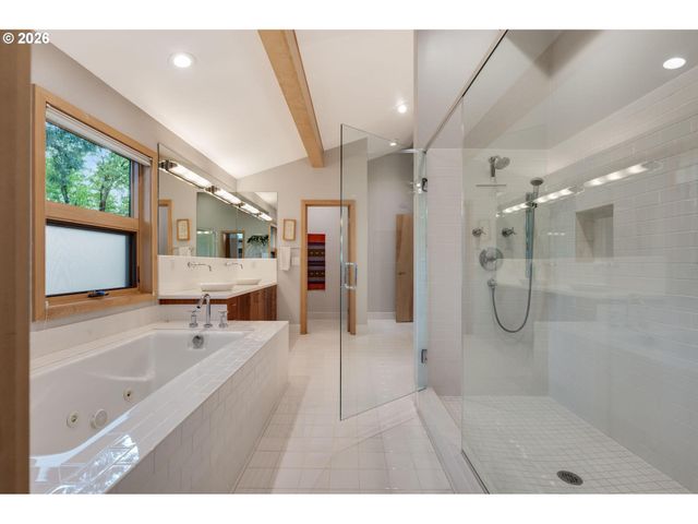 13948 Nw COUNTRY WOODS Ln, Portland, OR 97231