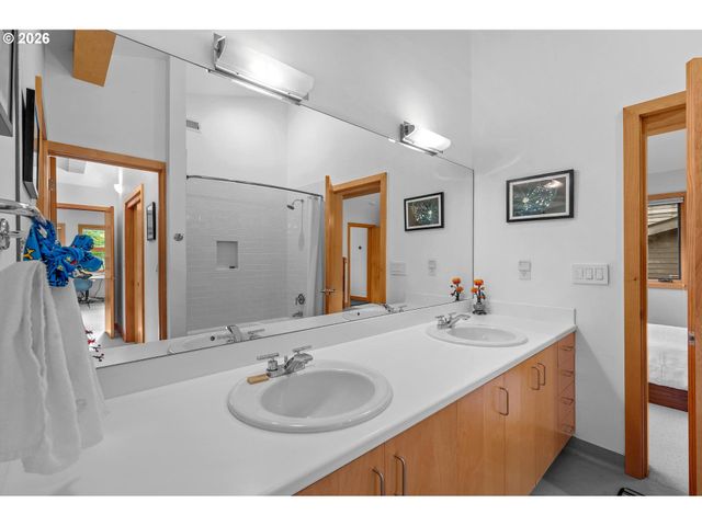 13948 Nw COUNTRY WOODS Ln, Portland, OR 97231