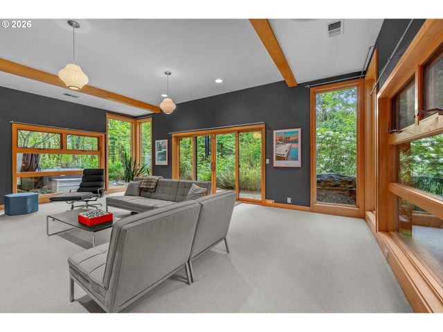 13948 Nw COUNTRY WOODS Ln, Portland, OR 97231