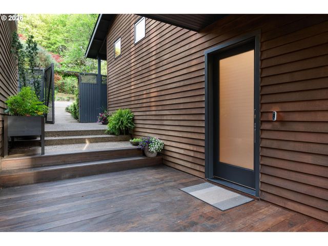 13948 Nw COUNTRY WOODS Ln, Portland, OR 97231
