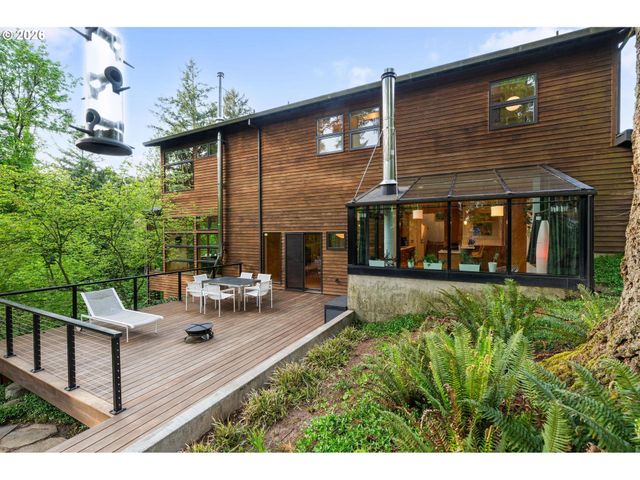 13948 Nw COUNTRY WOODS Ln, Portland, OR 97231