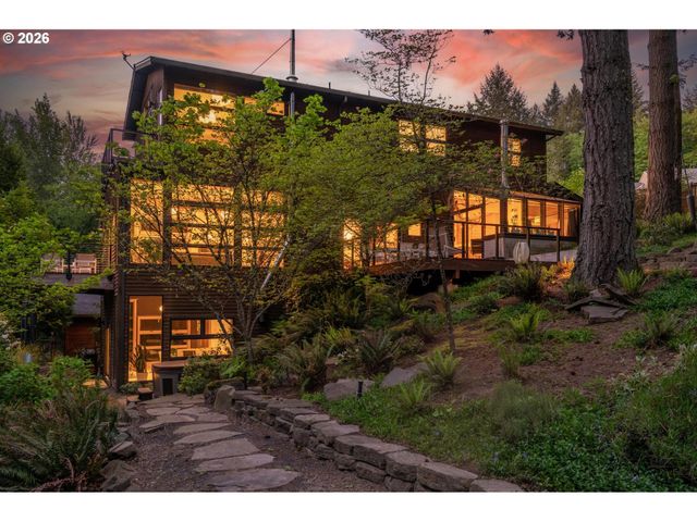13948 Nw COUNTRY WOODS Ln, Portland, OR 97231