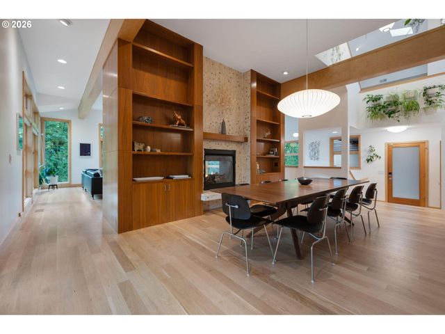 13948 Nw COUNTRY WOODS Ln, Portland, OR 97231