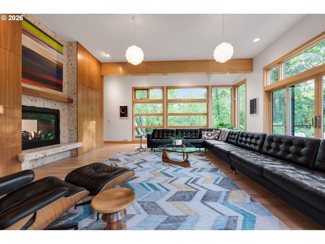 13948 Nw COUNTRY WOODS Ln, Portland, OR 97231