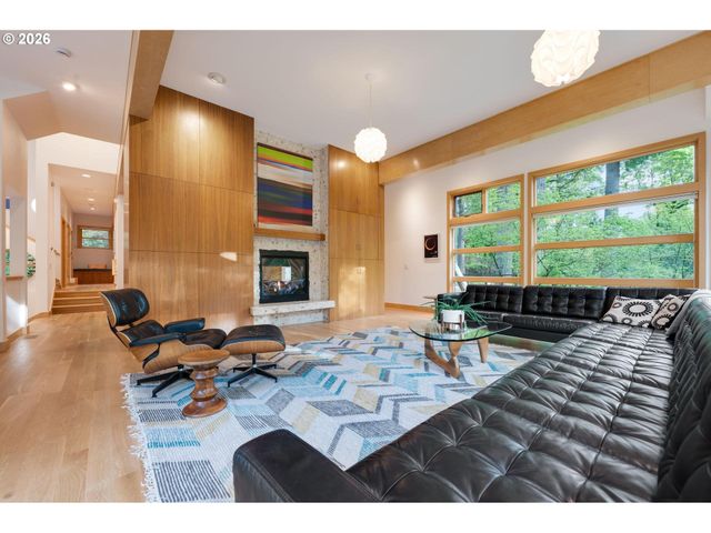 13948 Nw COUNTRY WOODS Ln, Portland, OR 97231