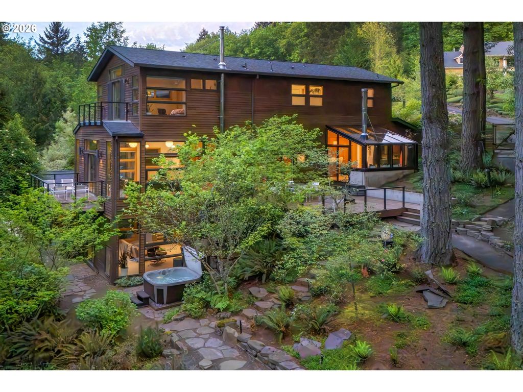13948 Nw COUNTRY WOODS Ln, Portland, OR 97231