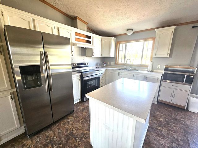 4646 W 400 N Road, Columbia City, IN 46725