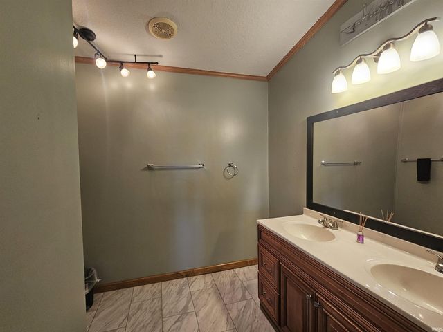 4646 W 400 N Road, Columbia City, IN 46725