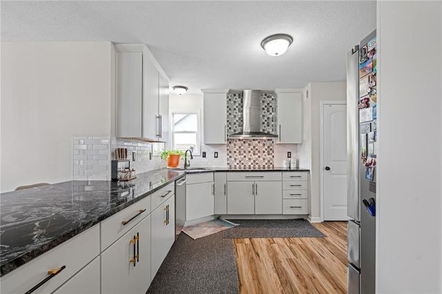 11404 N Bristol Avenue, Kansas City, MO 64156