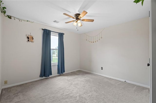 11404 N Bristol Avenue, Kansas City, MO 64156