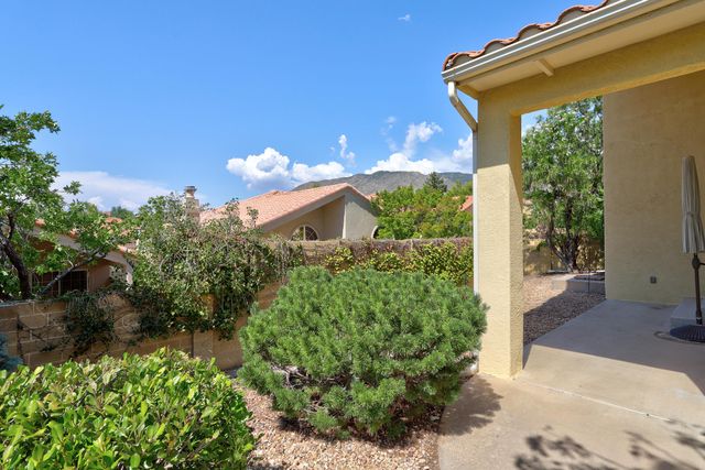 1111 Blue Quail Road NE, Albuquerque, NM 87112