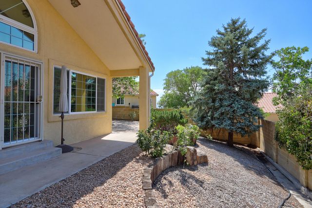 1111 Blue Quail Road NE, Albuquerque, NM 87112