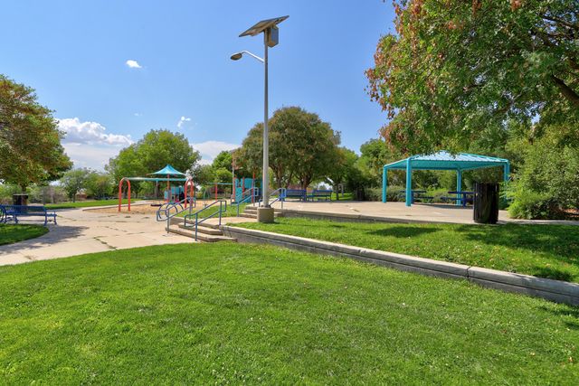 1111 Blue Quail Road NE, Albuquerque, NM 87112