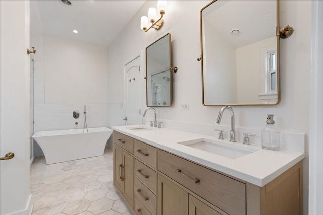 3431 N Paulina Street 2, Chicago, IL 60657