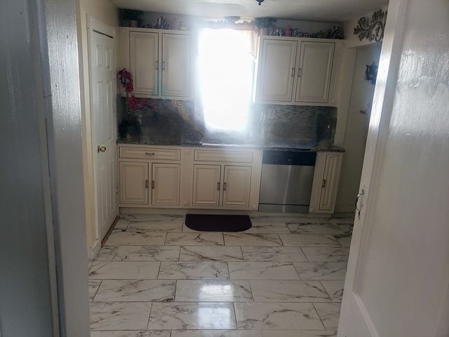 90 Hollingsworth St, Boston, MA 02126